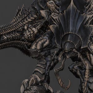 Op de afbeelding: Een gedetailleerde, donkergrijze sculptuur van een monsterlijk wezen met een groot, gepantserd lichaam, meerdere ledematen en een dreigende uitstraling. Het wezen heeft een complex, gestructureerd ontwerp met scherpe klauwen en een formidabele kop.