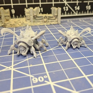Roach Prime (Three Sizes - Fits 40mm,50mm,80mm Bases - Bundles) | Tabletop Miniatures