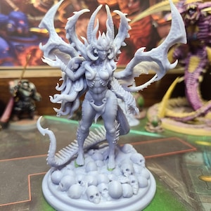 Gigerian Demoness (Two Sizes) | Tabletop Wargaming Miniatures