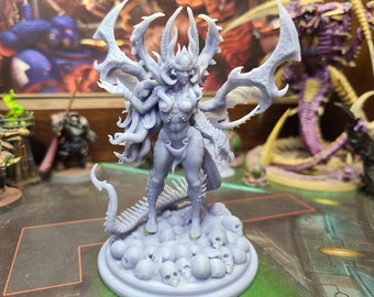 Gigerian Demoness (Two Sizes) | Tabletop Wargaming Miniatures