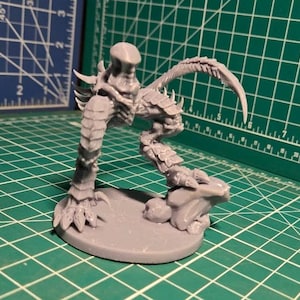 Commanding Poses for Hive Queens (Fused Legs+Tails Bits, Foot+Armor Options) | Tabletop Wargaming Bits