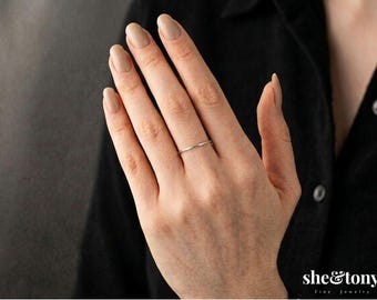 1.5mm Platinum Band, Dainty Stackable Ring, Thin Minimalist Band, Simple Wedding Band, Delicate Gold Ring, Everyday Jewelry
