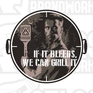 Puede incluir: Una ilustración en blanco y negro de un hombre sosteniendo una espátula de parrilla con el texto "If it bleeds, we can grill it" en un círculo con una mira de tiro en el fondo.