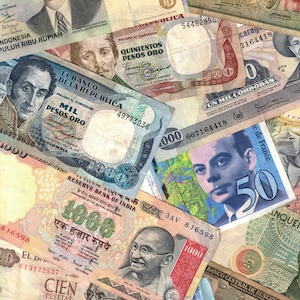 Random World Used Banknotes Quantity 5 all  different