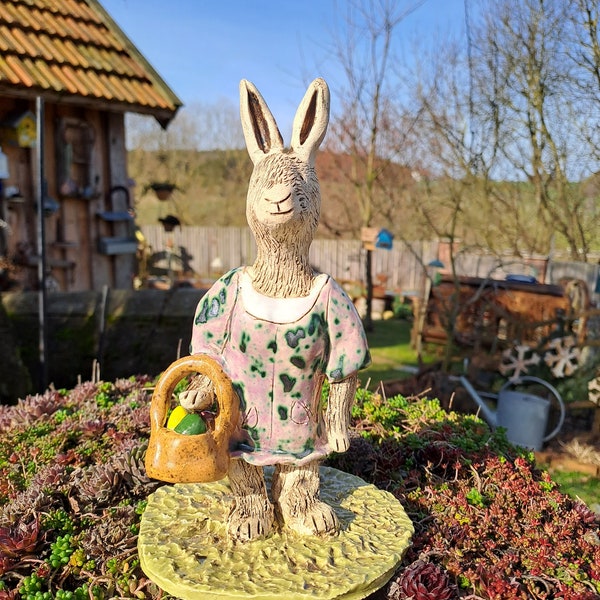 Hase Osterhase  Keramikfigur Gartendekoration Handarbeit getöpfert Ostern Frühling