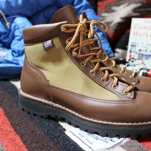 Men&#39;s US 8.5 Danner Light Khaki and Brown Leather Hiking Boots