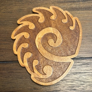 Stained basswood Zerg icon magnet from the Starcraft video games with semi gloss finish