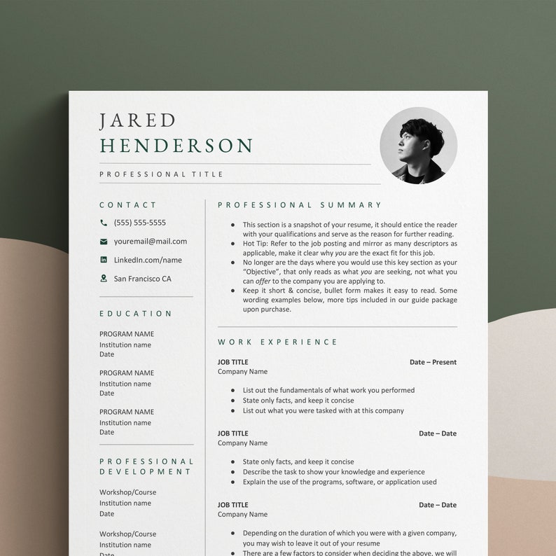 Peut inclure: Un mod&egrave;le de CV avec des sections pour un r&eacute;sum&eacute; professionnel, l'&eacute;ducation et l'exp&eacute;rience professionnelle. Le mod&egrave;le est con&ccedil;u pour aider les chercheurs d'emploi &agrave; cr&eacute;er un CV visuellement attrayant et informatif.