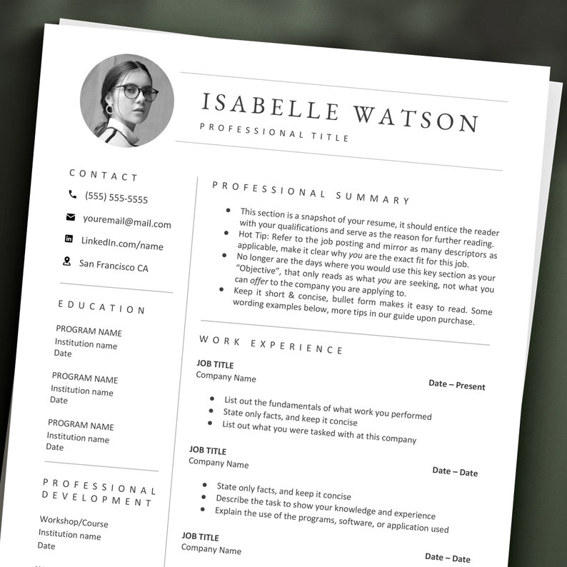 Puede incluir: Una plantilla de curr&iacute;culum vitae en blanco y negro con una foto profesional de una mujer. El curr&iacute;culum incluye secciones de informaci&oacute;n de contacto, educaci&oacute;n, experiencia laboral y desarrollo profesional. El texto del curr&iacute;culum est&aacute; en una fuente simple y f&aacute;cil de leer.