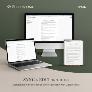 Op de afbeelding: Een mockup van een cv-sjabloon dat wordt weergegeven op een desktopcomputer, laptop en tablet. Het cv is getiteld "Kelley Cooper, Professioneel cv". De tekst "SYNC & EDIT ON THE GO" wordt onder de apparaten weergegeven. De tekst "Compatibel met elk apparaat wanneer je opent met Google Docs" wordt onder de vorige tekst weergegeven.