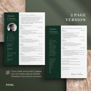 Pu&ograve; includere: Un modello di curriculum vitae su due pagine con sfondo verde e accenti dorati. Il curriculum &egrave; per Tamara Coleman e include sezioni per il riepilogo professionale, l'esperienza lavorativa, le competenze, le competenze tecniche, i risultati e i premi e i riferimenti. Il curriculum &egrave; progettato per essere facilmente letto e compreso dai potenziali datori di lavoro.