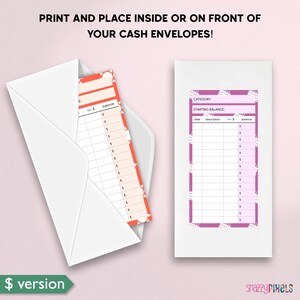 Op de afbeelding: Twee printbare bladen voor het bijhouden van contantenveloppen. E&eacute;n blad is roze met witte strepen en het andere is oranje met witte sterren. Beide bladen hebben kolommen voor datum, beschrijving, in/uit en saldo.