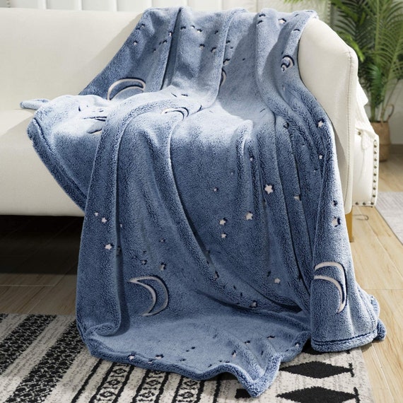 Kuscheldecke »Glow in the dark« Sterne Tiere Fleecedecke Leuchtet im Dunkeln