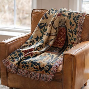 Medieval Knight Tapestry Throw Blanket, Renaissance Decor Blanket, Arthurian Legend Blanket, Vintage Style Couch Blanket