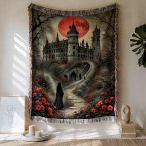 Tapisserie du château de Whimsigoth : couverture tissée médiévale-fantastique