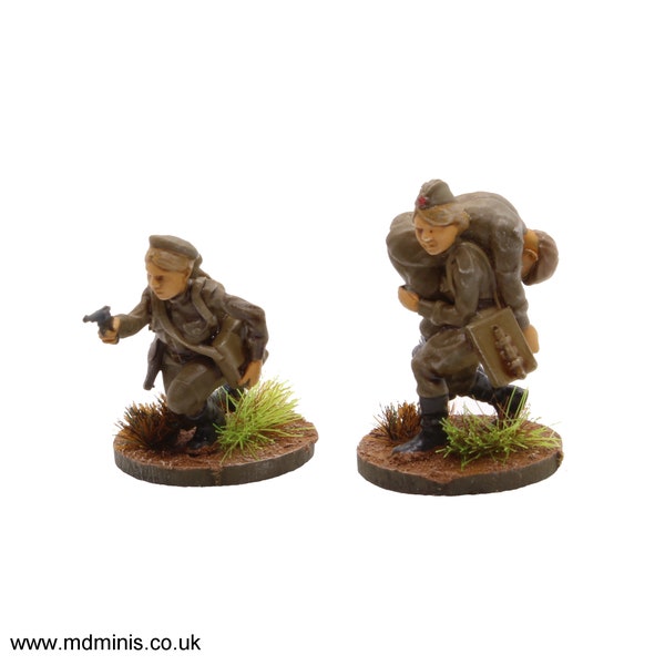 Soviet Medic team, World War Two, 28mm/20mm (1/56, 1/72) 3D resin printed for wargaming, Bolt Action etc