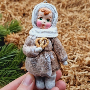 Fille d'hiver et jouets en coton filé bretzel, jouets pour arbre de Noël, cadeau de Noël, ornement suspendu.