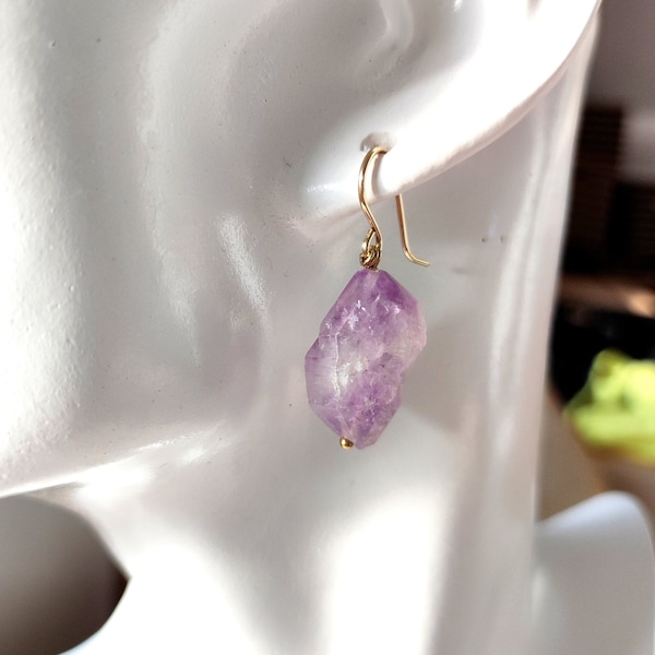 Amethyst Ohrringe, 14 Karat Gold Ohrhaken, Roher Amethystschmuck