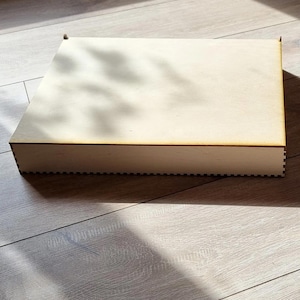 Narrowest wooden box with hinged lid &quot;Platti&quot;