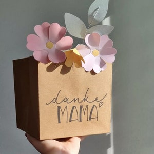 Sac en papier carré Fête des Mères "Mama är bäst"