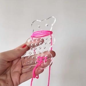 Threading game with neon wool &quot;Gummy Bear&quot;