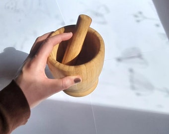 Sustainable mortar with bamboo pestle