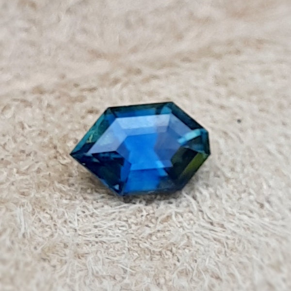 Kite Shape Peacock Sapphire 0.75Ct - Natural BiColor Parti Sapphire  - Unheated Blue Green Teal Sapphire for Jewellery Making