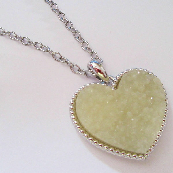 LS-10 Lia Sophia First date necklace with Creme Druzy Resin Heart 30-33"