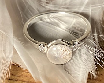 Cremation ashes memorial ring. Sterling silver. Ashes,hair,fur,dried flowers encased.keepsake. Cremation ashes memorial. Gift.Pet keepsake .