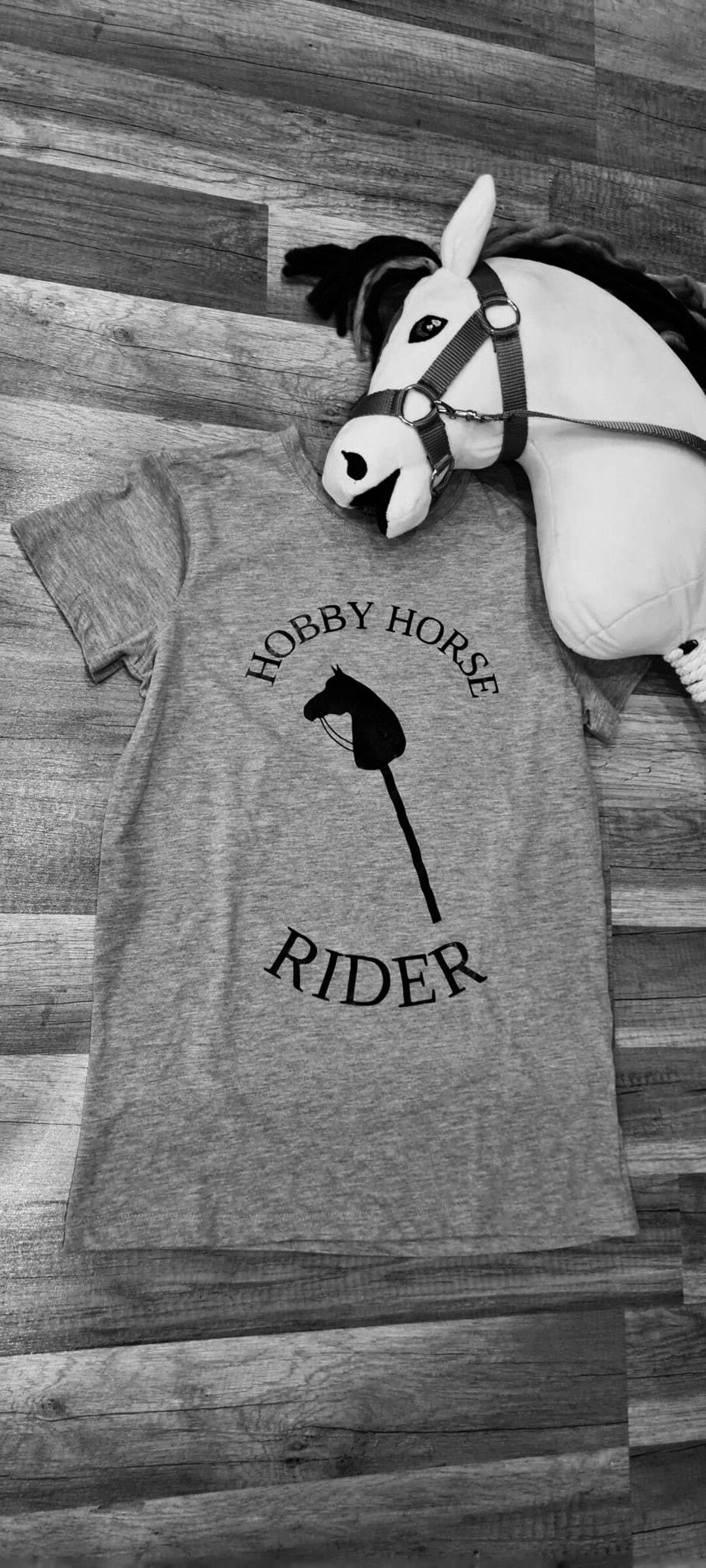 ★YESEYESEE★ YES Hobby Horse Tee White YS251TTSST03WHT Y.E.S Hobby Horse Tee – Seek Indonesia