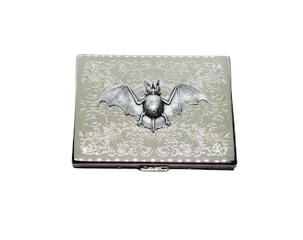 Estuche para cigarrillos hecho a mano con forma de murciélago