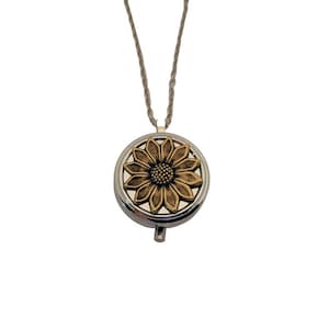 Collana portapillole fatta a mano con girasole