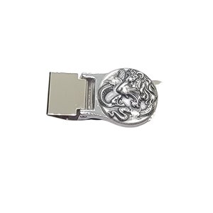 Clip para billetes hecho a mano en plata con forma de león y serpiente