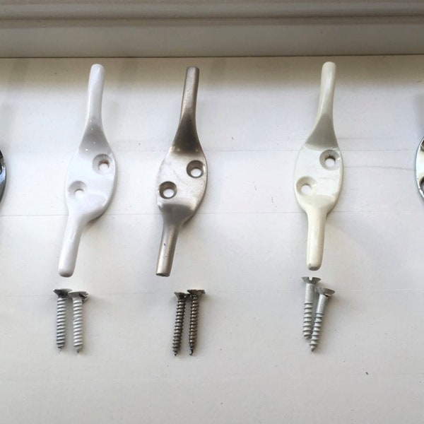 Roman blind metal cleat hook with 2 matching screws. Available in 6 colours.