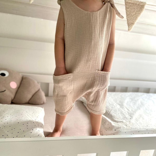 Romper Baby Sommer aus Musselin | Einteiler Strampler Overall | Kinder Jumper beige zum binden | Knoten Spieler Kinder unisex Gr 44-104