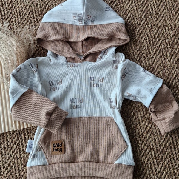 Hoodie mit Tasche und Kapuze / Pullover mit zwei Ärmeln / Kinderhoodie Wildfang / Stylischer Kapuzenpullover Junge / neutral Gr 74 - 104