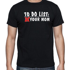 Maglietta con scritta To Do List Your Mom (lingua italiana non garantita) Canotta