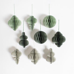 Palle di Natale fatte a mano in carta in toni naturali, design scandinavo, decorazioni per alberi di Natale, palle di Natale moderne