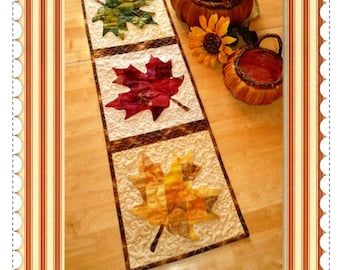 Patchwork Maple Leaf Table Runner Pattern | SF48632 | Jennifer Bosworth Shabby Fabrics | Applique | Rusty