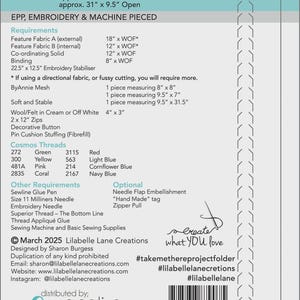Pode incluir: Um padr&atilde;o de pasta de projeto com requisitos detalhados para EPP, bordado e costura &agrave; m&aacute;quina. O tamanho final &eacute; de aproximadamente 25,4 cm x 24,1 cm dobrado e 78,7 cm x 24,1 cm aberto. Inclui detalhes de tecido, linha e outros materiais.