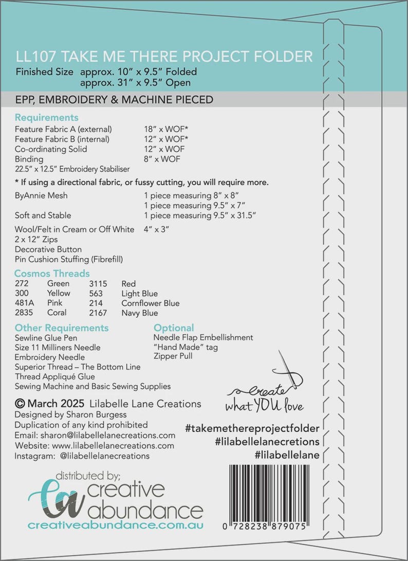 Pode incluir: Um padr&atilde;o de pasta de projeto com requisitos detalhados para EPP, bordado e costura &agrave; m&aacute;quina. O tamanho final &eacute; de aproximadamente 25,4 cm x 24,1 cm dobrado e 78,7 cm x 24,1 cm aberto. Inclui detalhes de tecido, linha e outros materiais.