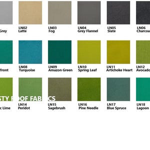 Puede incluir: Una carta de colores de 18 muestras de tela con nombres y n&uacute;meros. Las muestras est&aacute;n dispuestas en tres filas de seis. Los colores van del gris claro al verde oscuro.