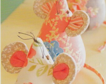 Threads - Three Blind Mice Pattern | FTQ941 | Fig Tree Quilts Joanne Figueroa | Doll Pincushion | Rusty