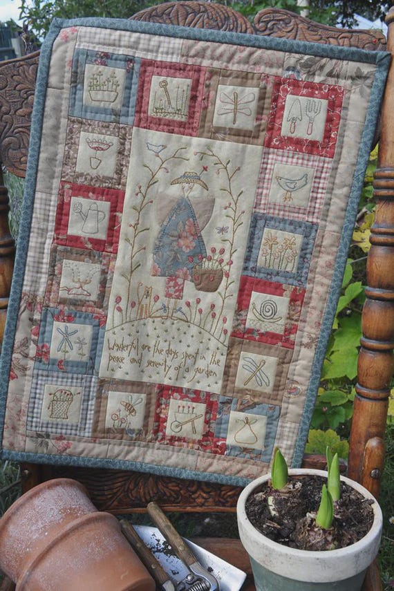 Peaceful Garden Wall Hanging Pattern | Anni Downs Hatched and Patched P076 | Applique Holiday Quilt | Rusty