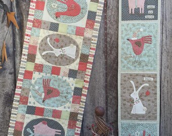 Christmas Creatures Tablerunner | Pattern | Anni Downs Hatched and Patched | Embroidery Stitchery Applique | Rusty