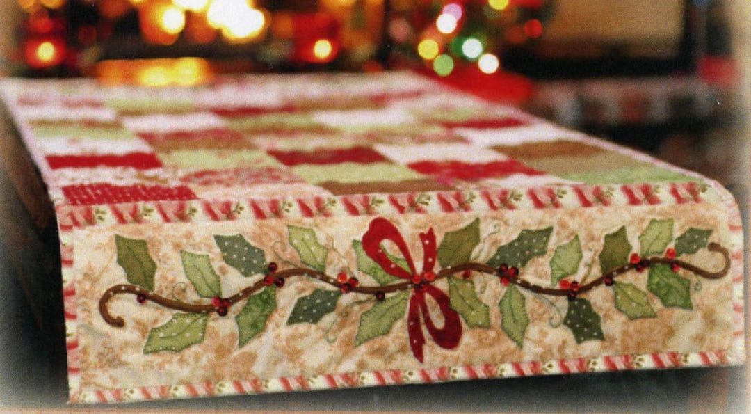 Holly & Berries Table Runner Pattern | Shabby Fabrics | Winter ...