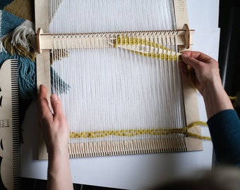 Handgefertigter Webstuhl – Webrahmen & Werkzeuge für Stoff-, Wandteppich- und Textilhandwerk