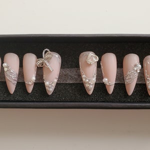 Elegant Beige • set of 10 • press on •
