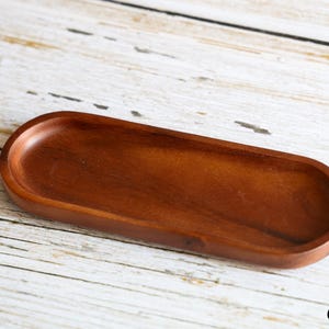 GRADE_B Liten handgjord oval träbricka – Naturträ, 20 cm