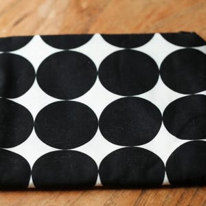Stock limité : Pochette en coton faite main avec fermeture éclair Sac à main noir et blanc à pois Portefeuille Trousse de maquillage Porte-monnaie doublé Cadeau pour elle 18 cm